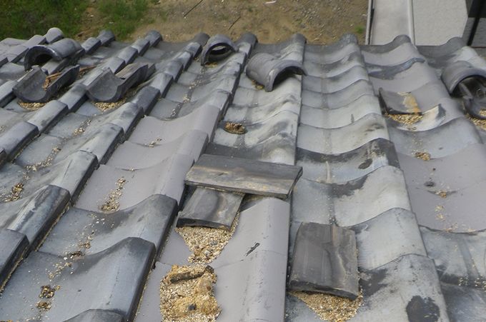 地震被害による瓦屋根の修繕